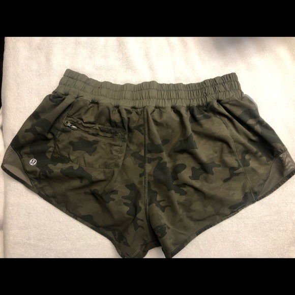 Rare Lululemon Green Savasana Camo Hotty Hot - Picture 2 of 4